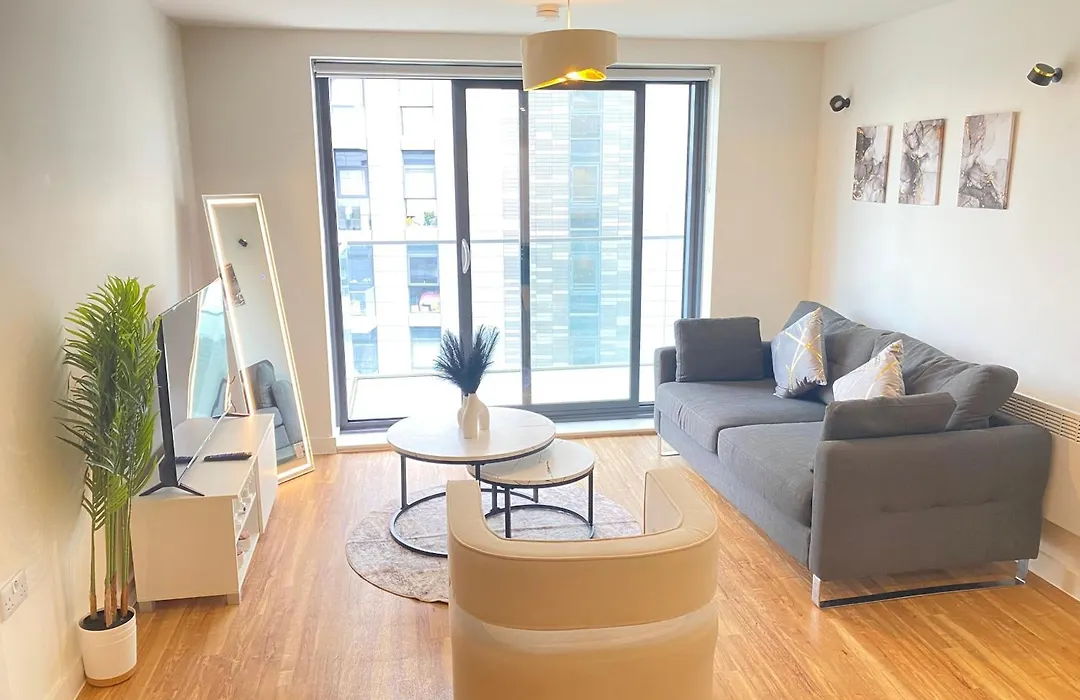 Luxury 2-Bed High-Rise In Manchester With Parking-1