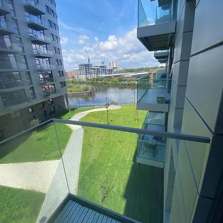 Luxury 2-Bed High-Rise In Manchester With Parking-3